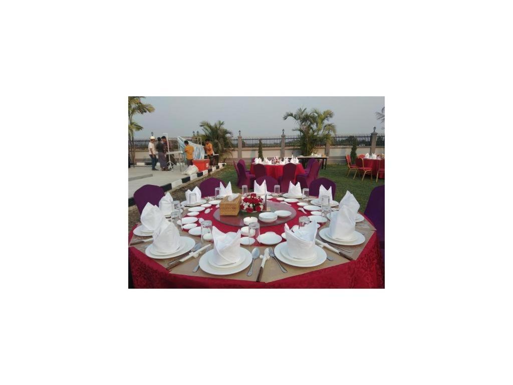 โกลเดน ปริ้นเซส Hotel Pathein ภายนอก รูปภาพ